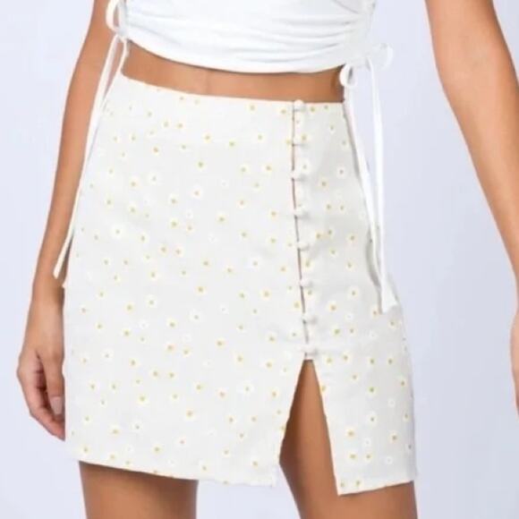 Princess Polly Fernie Mini Skirt in Daisy Floral Print Beige Button Side Sz 10 - Picture 1 of 12